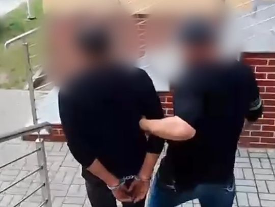Pracownik restauracji nagrywał kobiety w toalecie. Jego koleżanka znalazła ukryty w śmietniku aparat