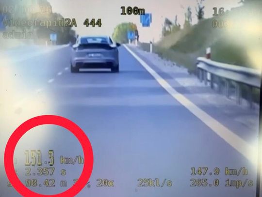 Prawie 150 na krajówce. Kierowca Porsche dostał podwójny mandat