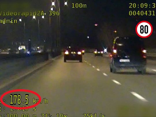 Prawie 180 na liczniku, ponad promil w organizmie i brak prawa jazdy. Mężczyzna trafił do aresztu Prawie 180 na liczniku, ponad promil w organizmie i brak prawa jazdy. Mężczyzna trafił do aresztu