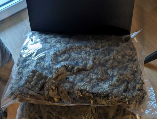 Prawie 5 kg narkotyków i 200 kg substancji do produkcji NEP. Trzy osoby za kratami