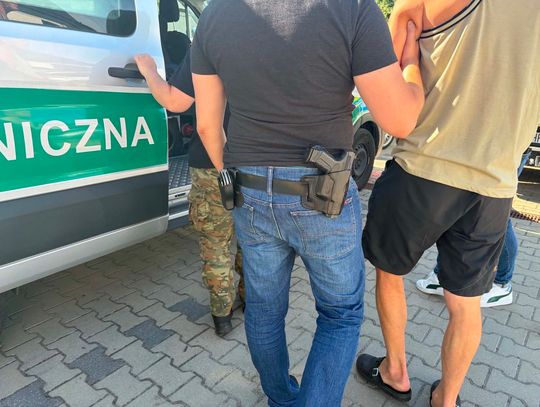 Prawie dwa promile za kierownicą ciężarówki. Zawodowy kierowca zderzył się z wozem strażackim