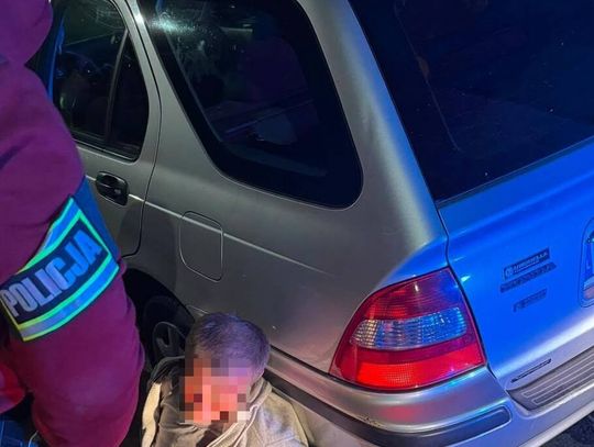 Próbował połknąć woreczki i jednocześnie odpalić auto. Nie zdążył, bo został obezwładniony