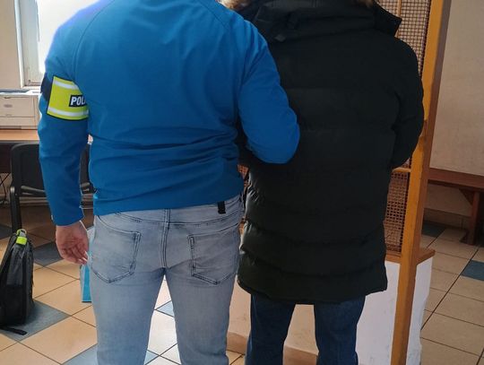 Próbował zapłacić w markecie fałszywą stówką. Potem tłumaczył, że wydali mu ją u lekarza