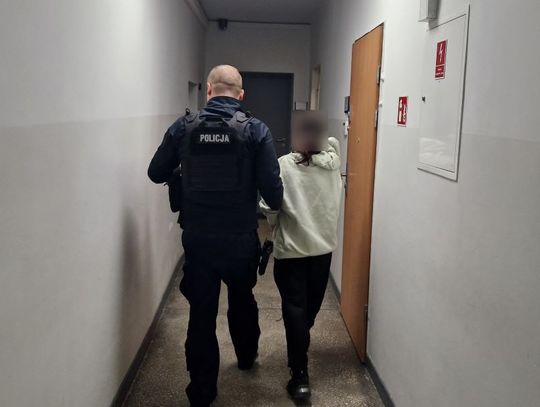 Próbowała wmówić policjantom, że narkotyki to pokruszony antybiotyk. Policjanci zatrzymali 21-latkę Próbowała wmówić policjantom, że narkotyki to pokruszony antybiotyk. Policjanci zatrzymali 21-latkę