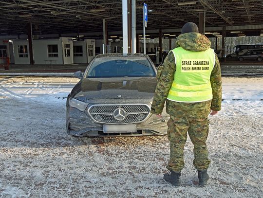 Próbowali wyjechać do Białorusi mercedesem za pół miliona. Trzej obcokrajowcy zatrzymani na granicy