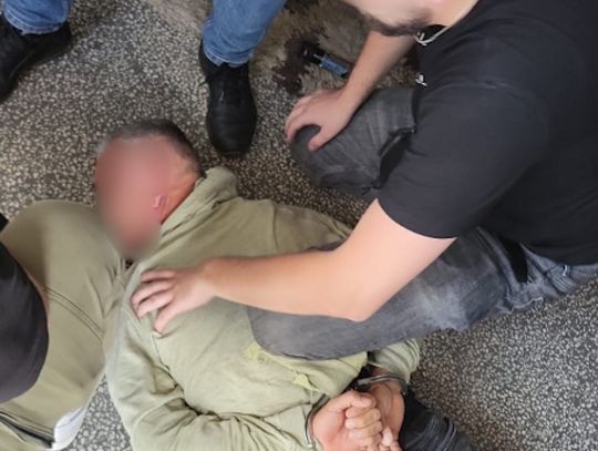 Próbowali wyłudzić ponad sto tysięcy złotych "na maklera giełdowego". Zatrzymani dwaj Ukraińcy