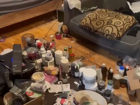 Produkował leki w obskurnym mieszkaniu. Sprzedając je w sieci zrobił 3,5 miliona złotych obrotu