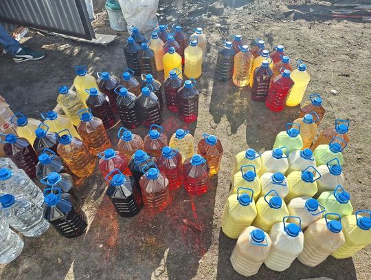 Robił różne kolorowe alkohole z nielegalnego spirytusu. Miał w domu linię produkcyjną