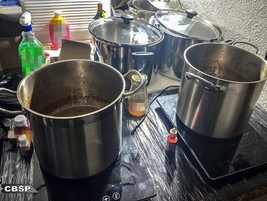 Produkowali narkotykowe słodycze i sprzedawali je w darknecie. CBŚP rozbiło gang "cukierników"