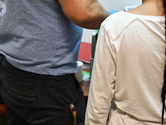 Prosiły o jedzenie. Starsza pani wpuściła dwie kobiety z dzieckiem, wyszły z jej pieniędzmi