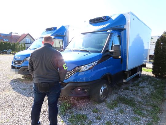 Przechytrzył firmę leasingową i zniknął z autami. Policjanci odzyskali samochody za pół miliona