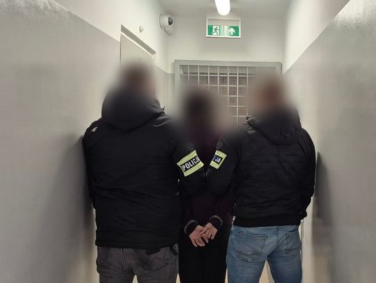Przemoc, poniżanie i nagrania. 23-latka i 18-latek w areszcie, nieletni w schronisku