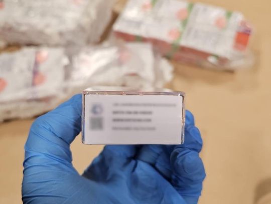 Przemycali narkotyki z Holandii paczkami kurierskimi. Policjanci zatrzymali trzech mężczyzn Przemycali narkotyki z Holandii paczkami kurierskimi. Policjanci zatrzymali trzech mężczyzn