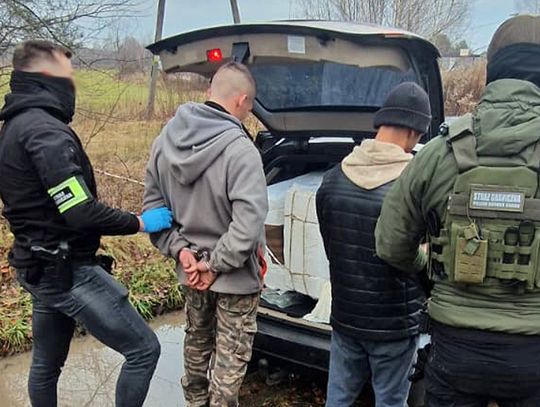 Przemycali papierosy balonem meteorologiczny. Straż Graniczna zatrzymała dwóch mężczyzn