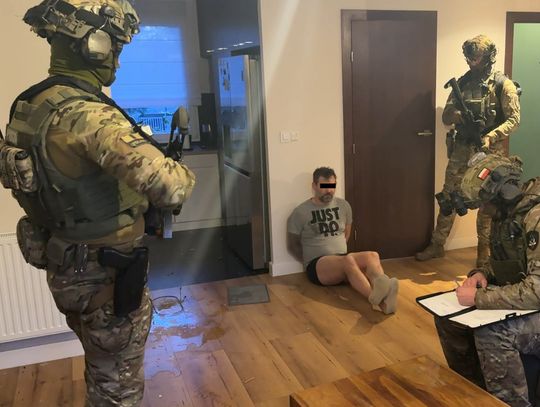 Przemycili blisko 7 ton kokainy i ketaminy. Policja rozbiła zbrojną grupę przestępczą. WIDEO