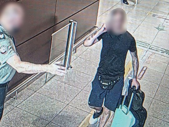 Przemytnik zatrzymany na lotnisku. Połknął blisko kilogram kokainy. ZDJĘCIA Przemytnik zatrzymany na lotnisku. Połknął blisko kilogram kokainy. ZDJĘCIA