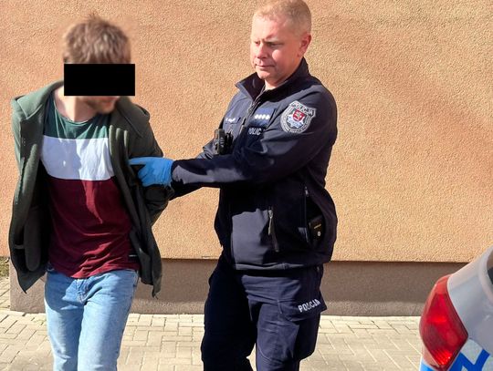 Przestraszona staruszka dała mu pieniądze i biżuterię. Bezdomny 25-latek udawał policjanta