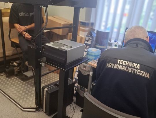 Przewoził narkotyki w torbie dostawcy jedzenia. Wpadł, bo spanikował na widok policjantów
