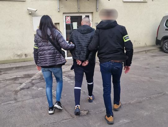 Przez 14 lat skutecznie ukrywał się przed policją. Podczas zatrzymania podawał jeszcze dane brata