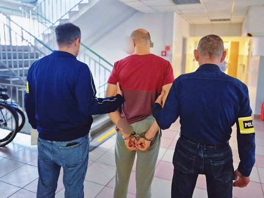 Przez godzinę nie wychodził z toalety na stacji paliw. Wezwani policjanci zatrzymali 41-latka