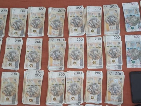 Przez kilka lat wyłudzali VAT na dużą skalę. Rozbity gang oszustów, zarzuty usłyszało 98 osób