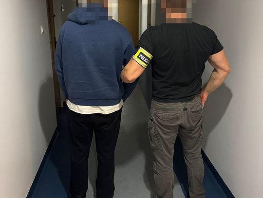 Przez kilka tygodni rozpracowywali dilera. 30-latek miał w mieszkaniu ponad 3 kilogramy narkotyków Przez kilka tygodni rozpracowywali dilera. 30-latek miał w mieszkaniu ponad 3 kilogramy narkotyków