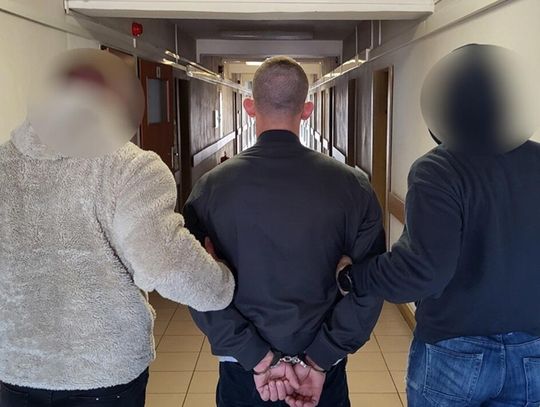Przez ponad rok ukrywał się przed policją. Namierzyli kryjówkę 34-latka i zatrzymali go o poranku