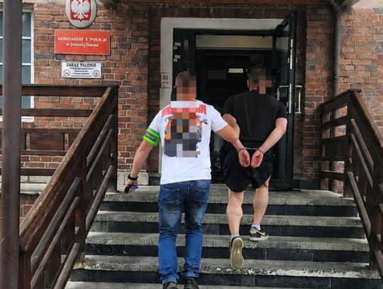 Przyszedł na imprezę w mieszkaniu, wyszedł z pralką. Mężczyzna odpowie za kradzież