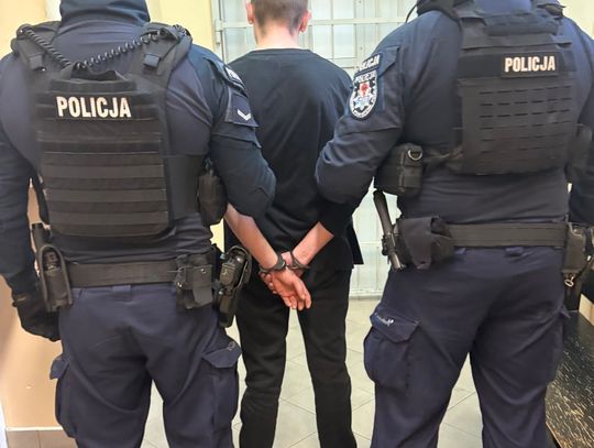 Przyszedł na komendę zgłosić kradzież. Po sprawdzeniu w policyjnych bazach sam trafił za kraty