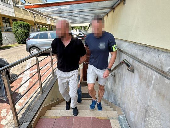 Pseudokibic zatrzymany na ulicy. Przewoził w samochodzie ponad 6 kilogramów marihuany