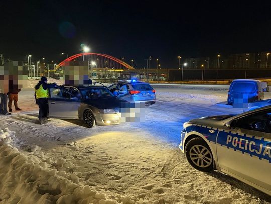 Pseudokibice pod osłoną nocy wybrali się ekipą malować po elewacjach. Policja zatrzymała 18 osób