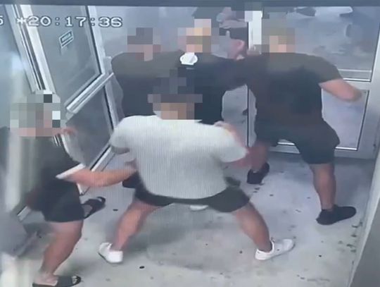 Pseudokibice starli się po meczu. Policjanci zatrzymali dziewięciu uczestników bijatyki