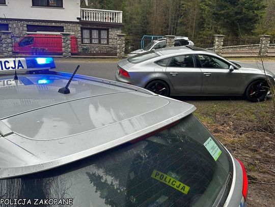 Rano czuł się dobrze i wsiadł za kółko, ale wcale nie był trzeźwy. Wydmuchał prawie pół promila i pożegnał się z prawkiem