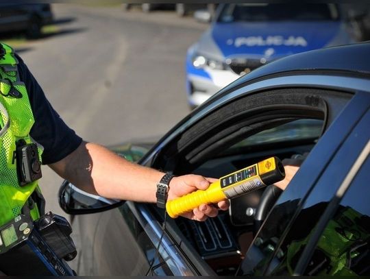 Rano czuł się dobrze i wsiadł za kółko, ale wcale nie był trzeźwy. Wydmuchał prawie pół promila i pożegnał się z prawkiem