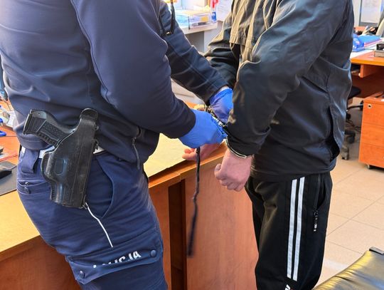 Ratownicy medyczni zatrzymali pijanego kierowcę BMW. 40-latek został deportowany z Polski