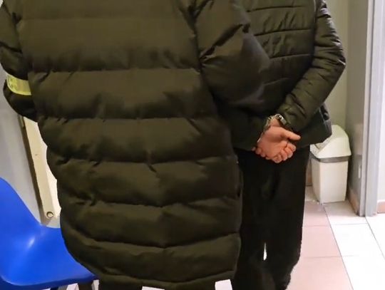 Recydywiści napadli 15-latka na przystanku. Jeden z nich niedawno wyszedł z więzienia