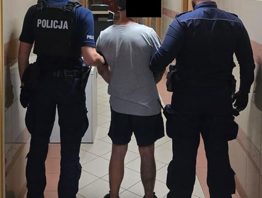 Recydywista atakował kobiety w tramwaju. Zrywał z nich złotą biżuterię i uciekał