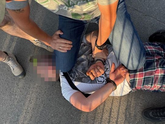 Recydywista publikował filmiki, w których groził policjantom. Trzy dni później został namierzony