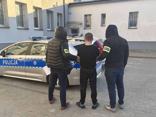 Recydywista szarpał ekspedientkę za włosy i groził jej śmiercią. Wcześniej okradł dwa mieszkania