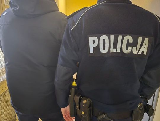 Recydywista urządził zadymę na komendzie. Demolował poczekalnię i poszarpał jednego z policjantów