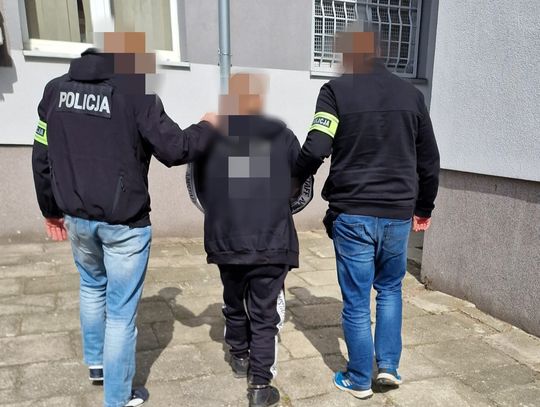 Recydywista wbił koledze nóż w plecy. Pokłócili się o to, który dłużej siedział w więzieniu