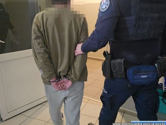 Recydywista wbił nóż w brzuch 26-latka. Wściekł się, bo mężczyzna spał na jego materacu