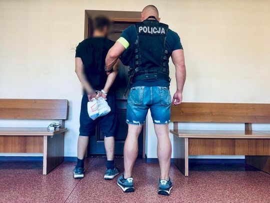 Remontował budynek, a przy okazji chował w nim narkotyki. Policjanci zatrzymali 26-latka