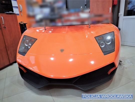 Robili meble stylizowane na Lamborghini. Straty marki to ponad 2 miliony złotych