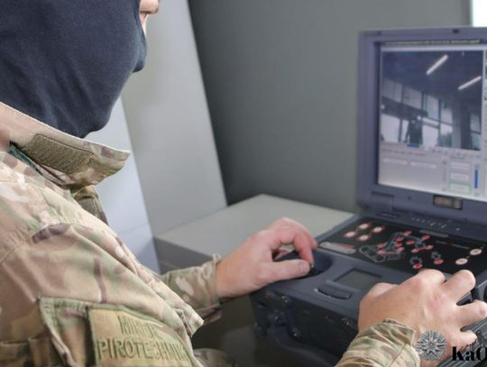 Robot pirotechniczny sprawdził plecak zostawiony na lotnisku. Właściciel zgłosił się kilka godzin później