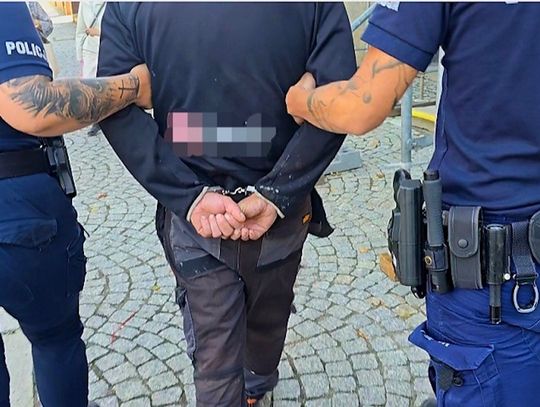 Rodzina brutalnie pobiła 18-latkę. Wśród napastników ojciec i córka