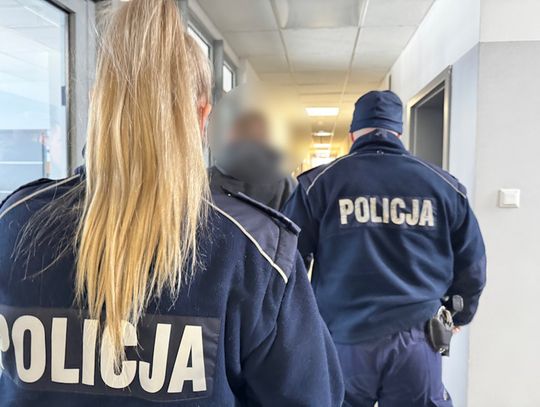 Rodzina kłamała, że go nie ma. Policjanci znaleźli poszukiwanego 15-latka w skrzyni na pościel