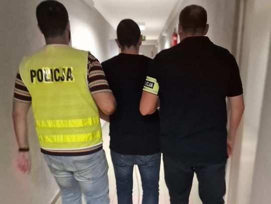 Rodzina nie mogła sobie poradzić z naćpanym 27-latkiem. Po wezwaniu policji ma duże kłopoty