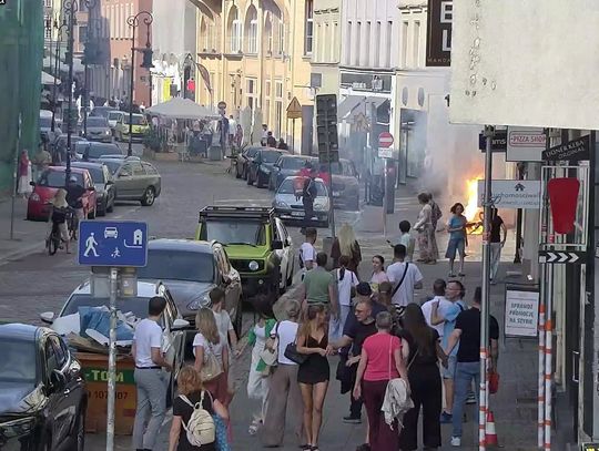 Rower elektryczny zapalił się w czasie jazdy. Groźny pożar w centrum miasta