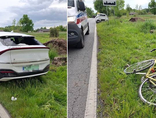 Rowerzysta wjechał w tył samochodu i wybił głową szybę. Nie zauważył, że auto hamuje